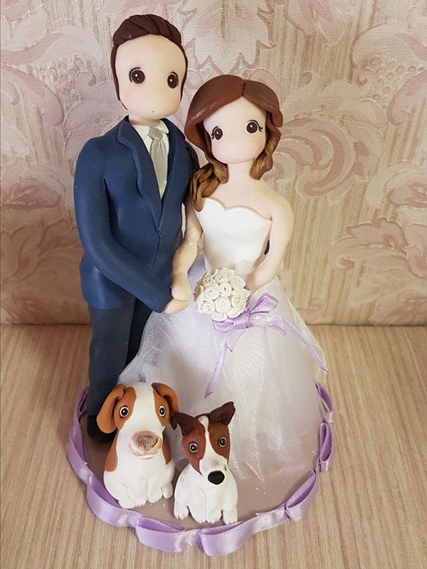 CARISPIBET cake topper sposo prende la sposa con due cani ai lati acrilico 