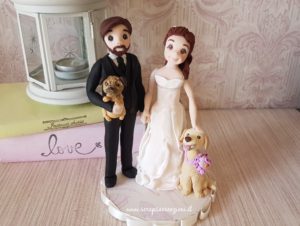 cake topper matrimonio con cani che portano le fedi