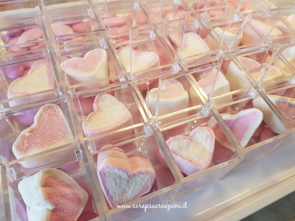 scatoline plexiglass per bomboniere battesimo bianco e rosa