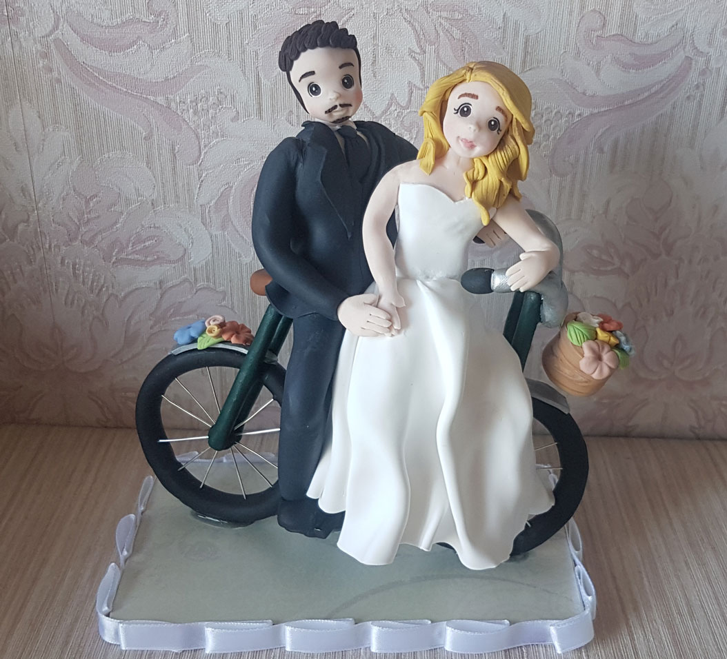 cake topper sposi in bicicletta