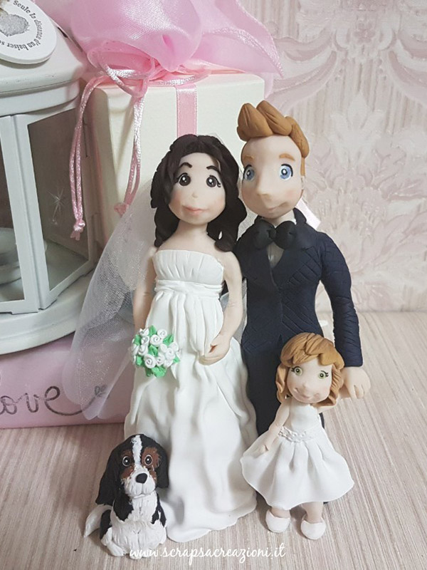 cake topper sposi con bambina e cane